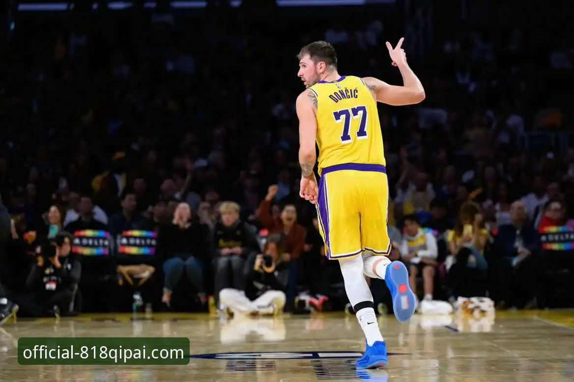 棋牌官网怎么进入 东契奇单骑破阵 vs 团队多点开花:一场胜利背后的选择逻辑